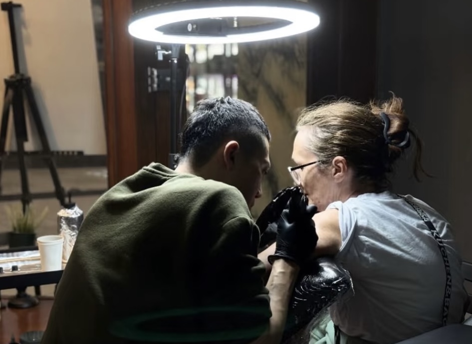 Tom tattoo artist